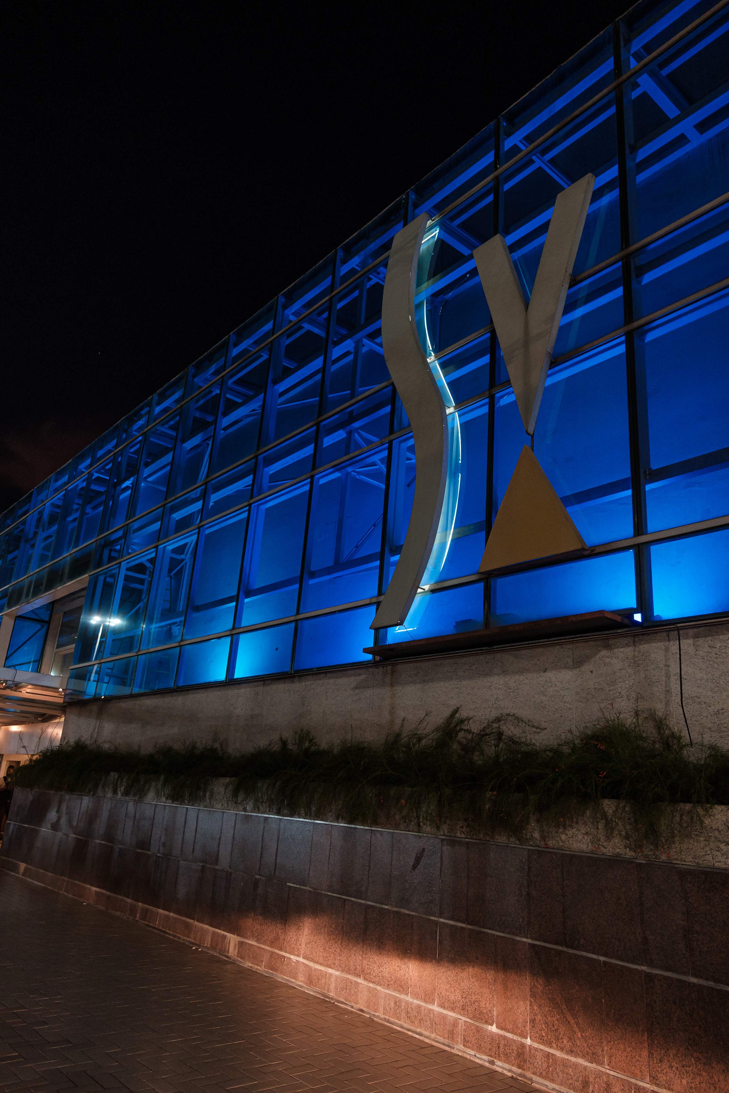 Shopping Vit Ria Adota Ilumina O Azul Em Homenagem A Causa Autista