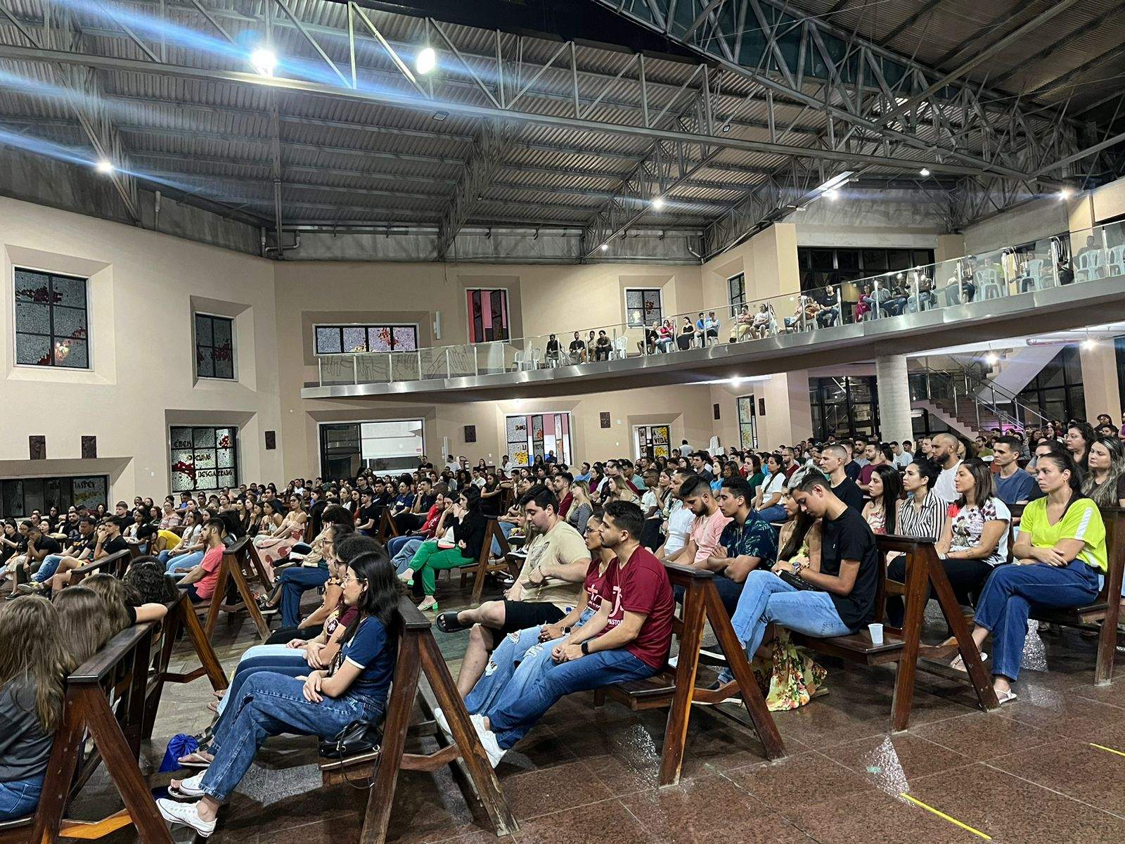 F E Ora O Movimento Da Juventude Atrai Centenas De Jovens Em