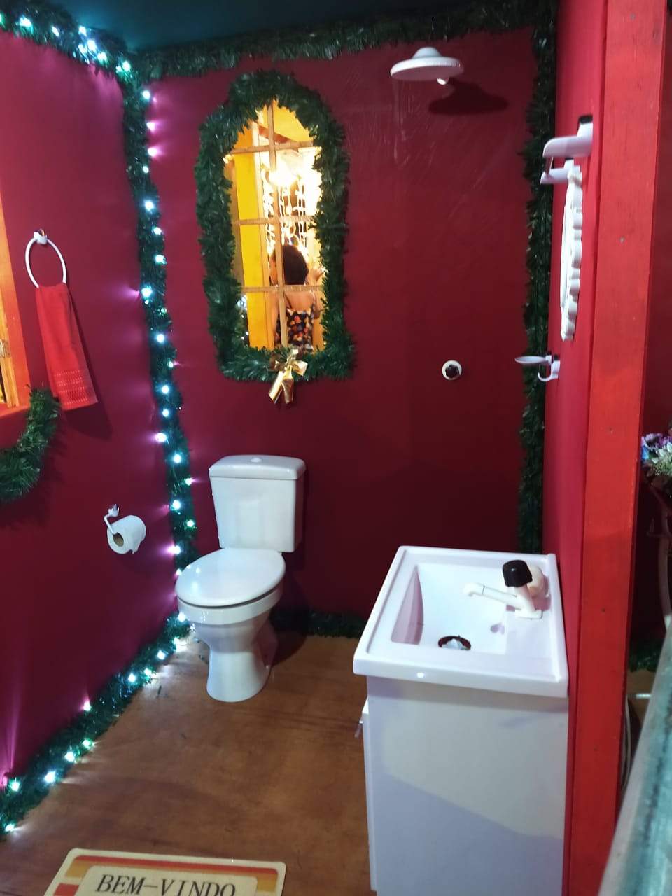 Vídeo e fotos mostram a beleza da Vila do Papai Noel inaugurada no