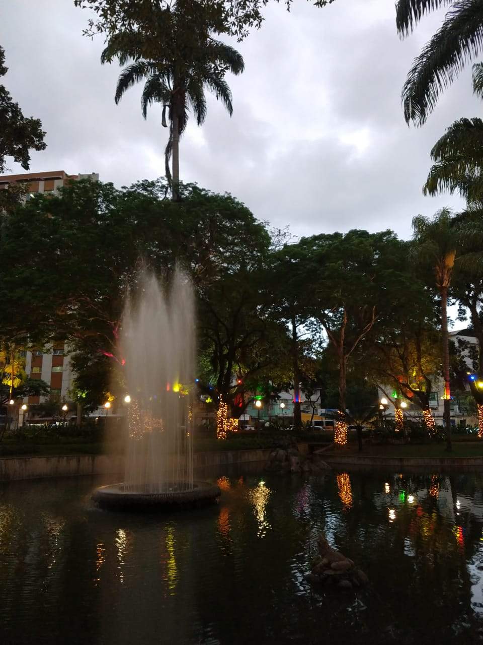 Vídeo e fotos mostram a beleza da Vila do Papai Noel inaugurada no