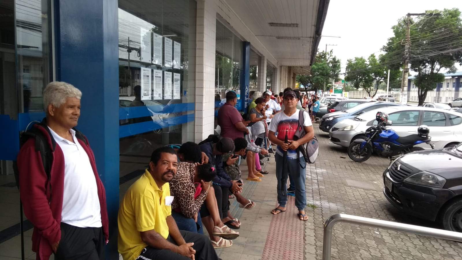 Desenrola Brasil na Caixa capixabas madrugam em fila para negociar dívida