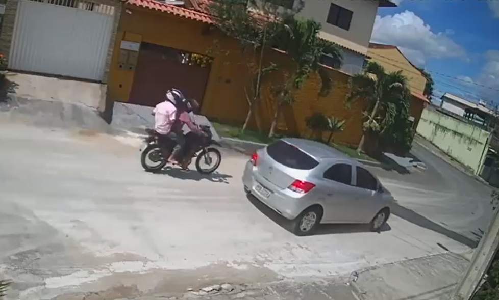 V Deo Mulher Rendida Por Criminosos E Tem Carro Roubado Em