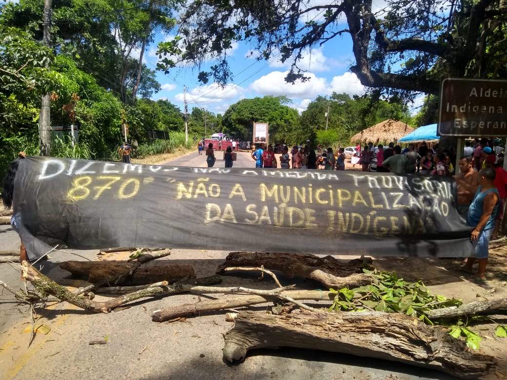 GALERIA Indígenas interditam rodovia em Aracruz em protesto contra