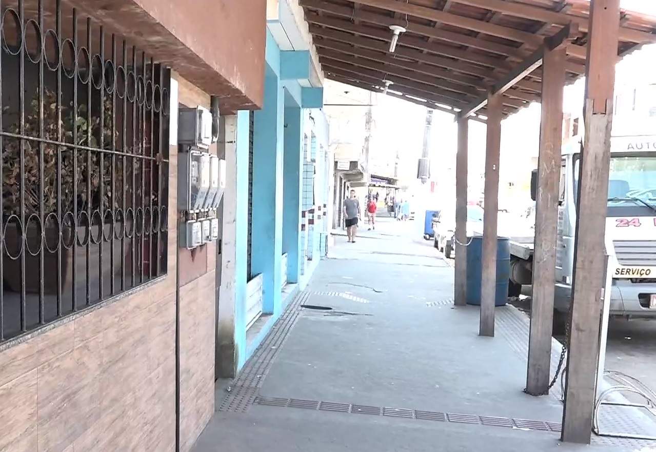 Homem Assassinado Tr S Tiros Na Porta De Um Bar Em Vila Velha