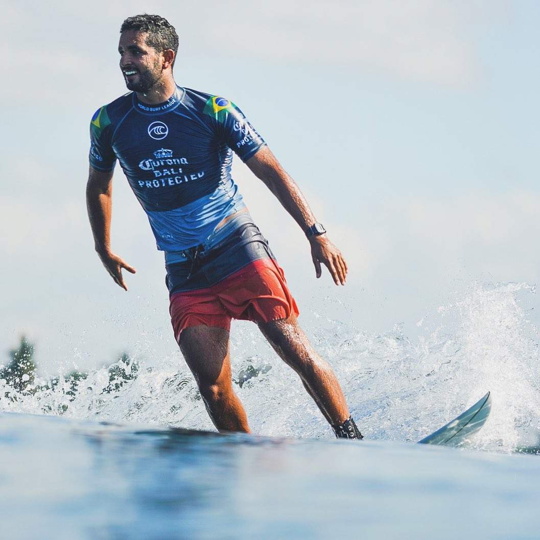 Michael Rodrigues Eliminado E Brasil Avan A Surfistas No Taiti