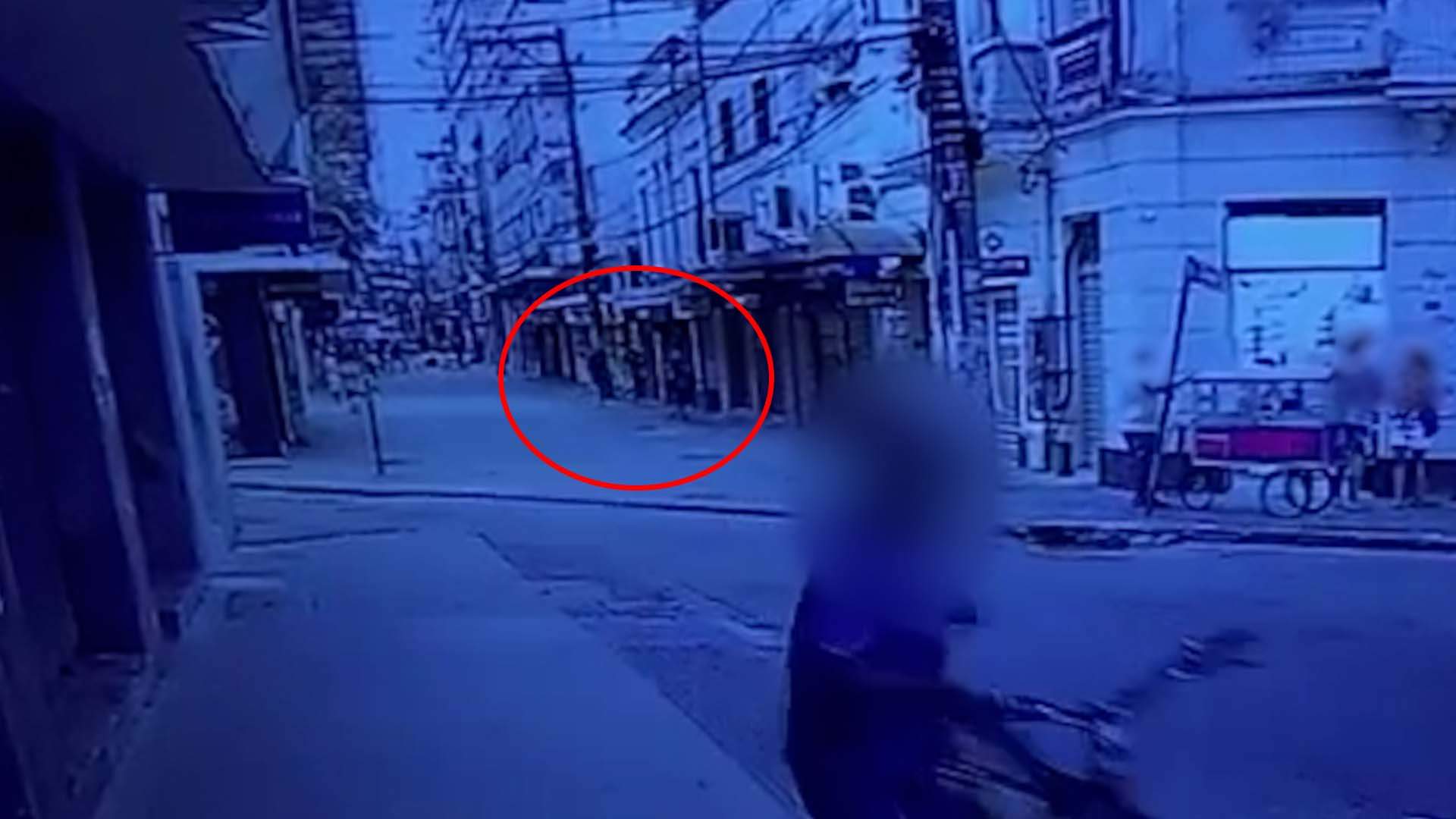 V Deo Mostra O Momento Em Que Homem Baleado No Centro De Vit Ria