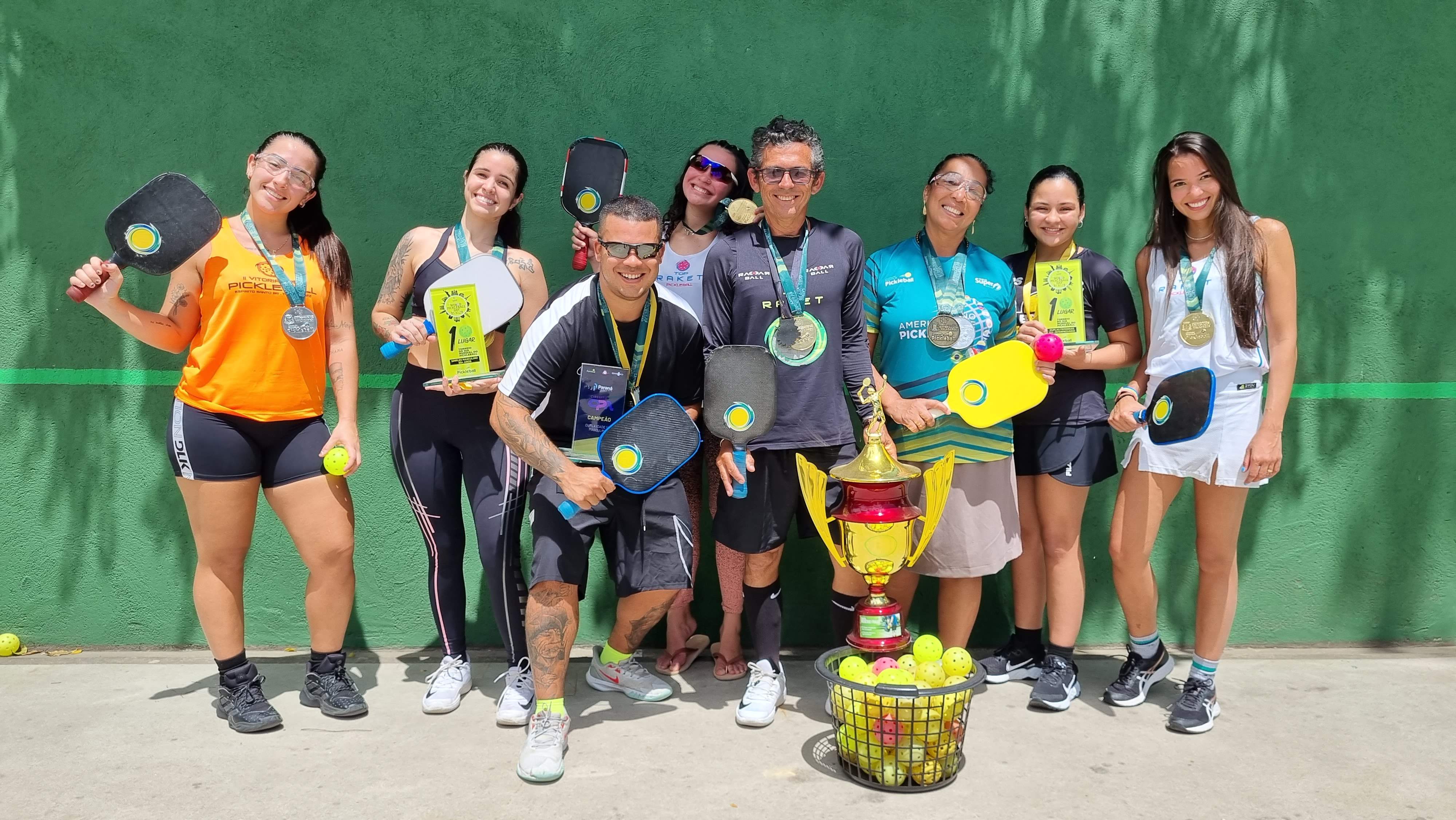 PICKLEBALL: CONHEÇA O ESPORTE COM RAQUETE QUE COMEÇA A CRESCER NO BRASIL 