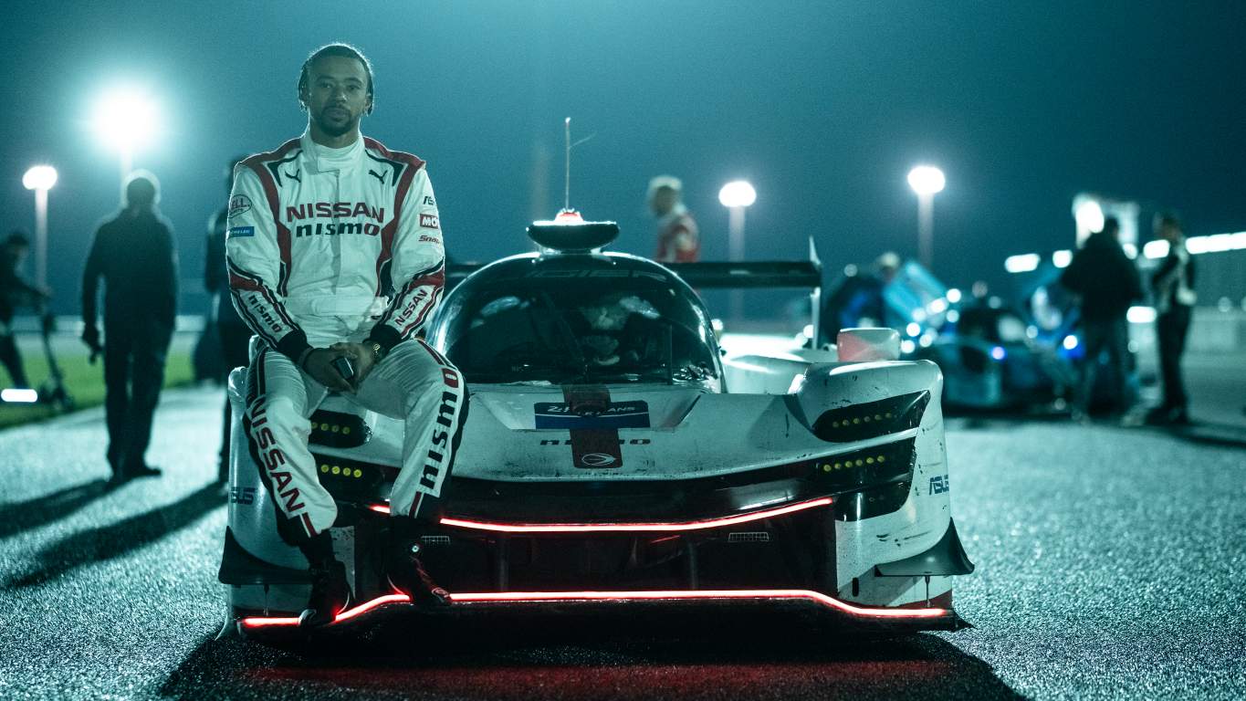 Gran Turismo' empolga por boas cenas de corrida, mas derrapa nos