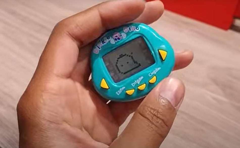 Tamagochi volta com força e substitui smartphones na mão das crianças