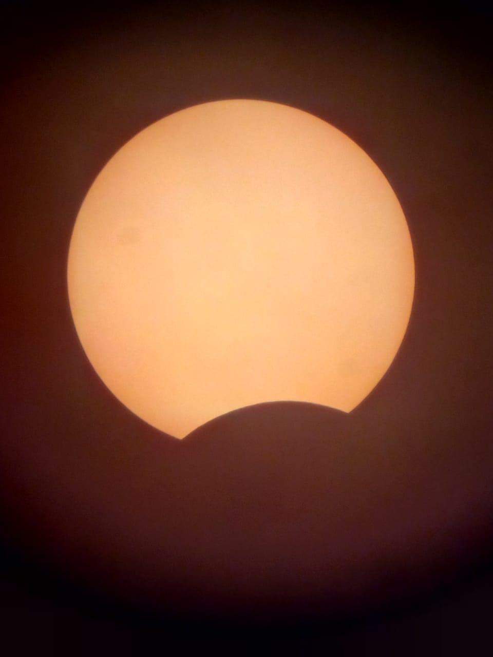 Incrível! Astrônomo consegue fotos exclusivas do eclipse solar. Confira!