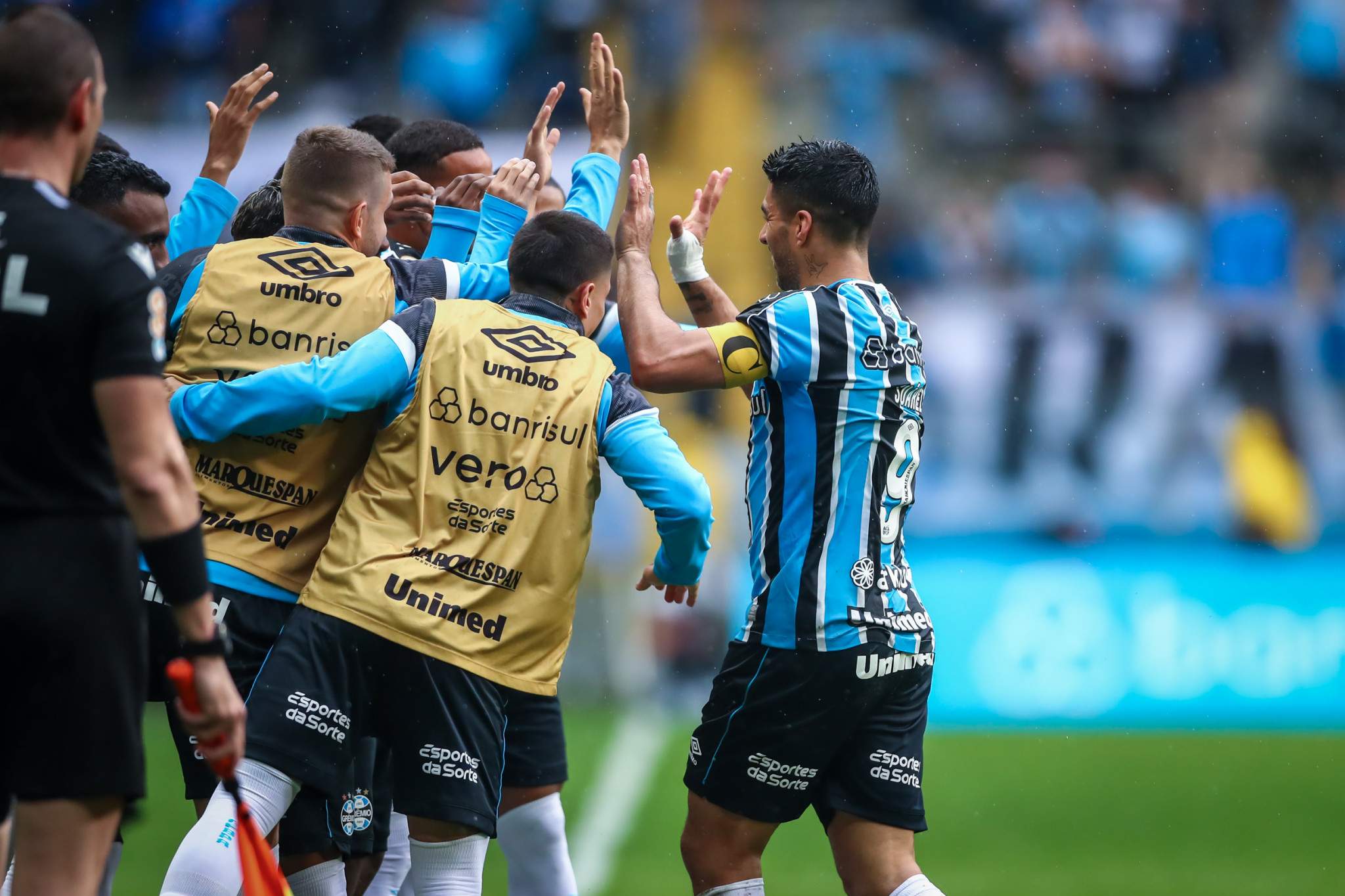 Suárez marca 1º gol no Brasileirão, mas Grêmio deixa Red Bull Bragantino  empatar no fim 