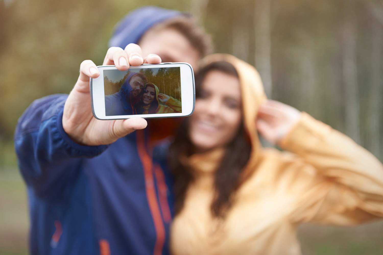 Maioria dos casais não gosta de expor o relacionamento na internet, aponta  pesquisa