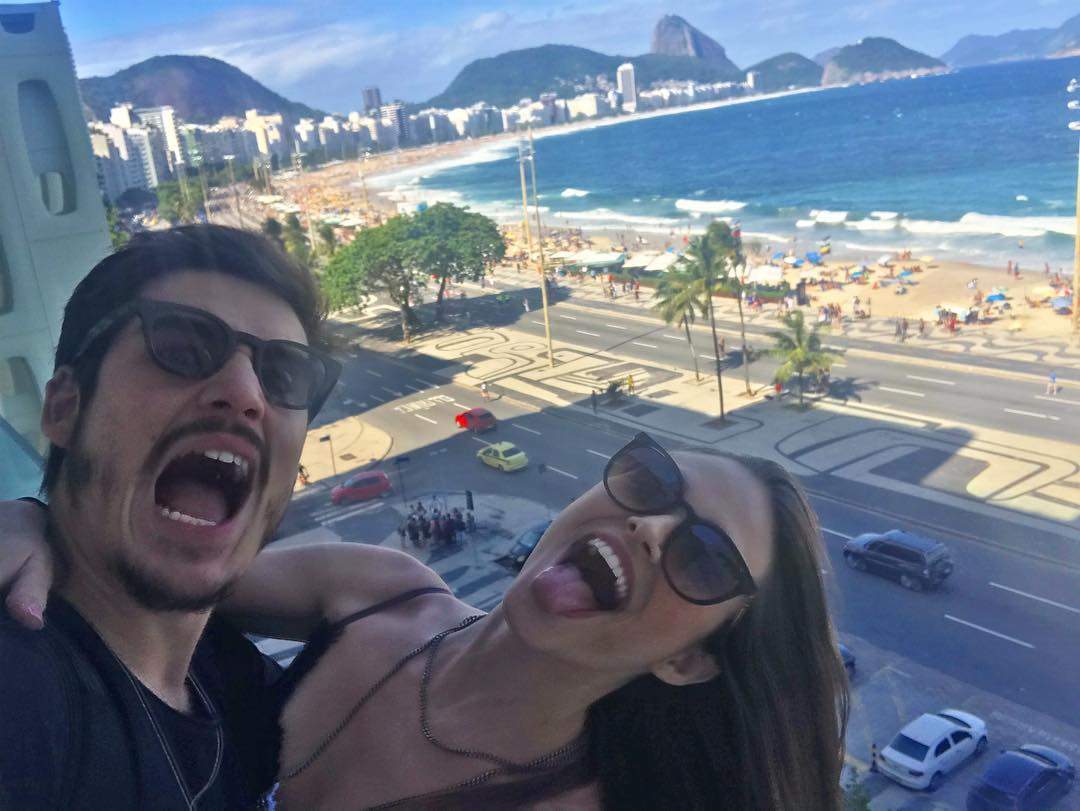 Juliana Paiva revela que primeiro beijo com Nicolas Prattes foi na vida real