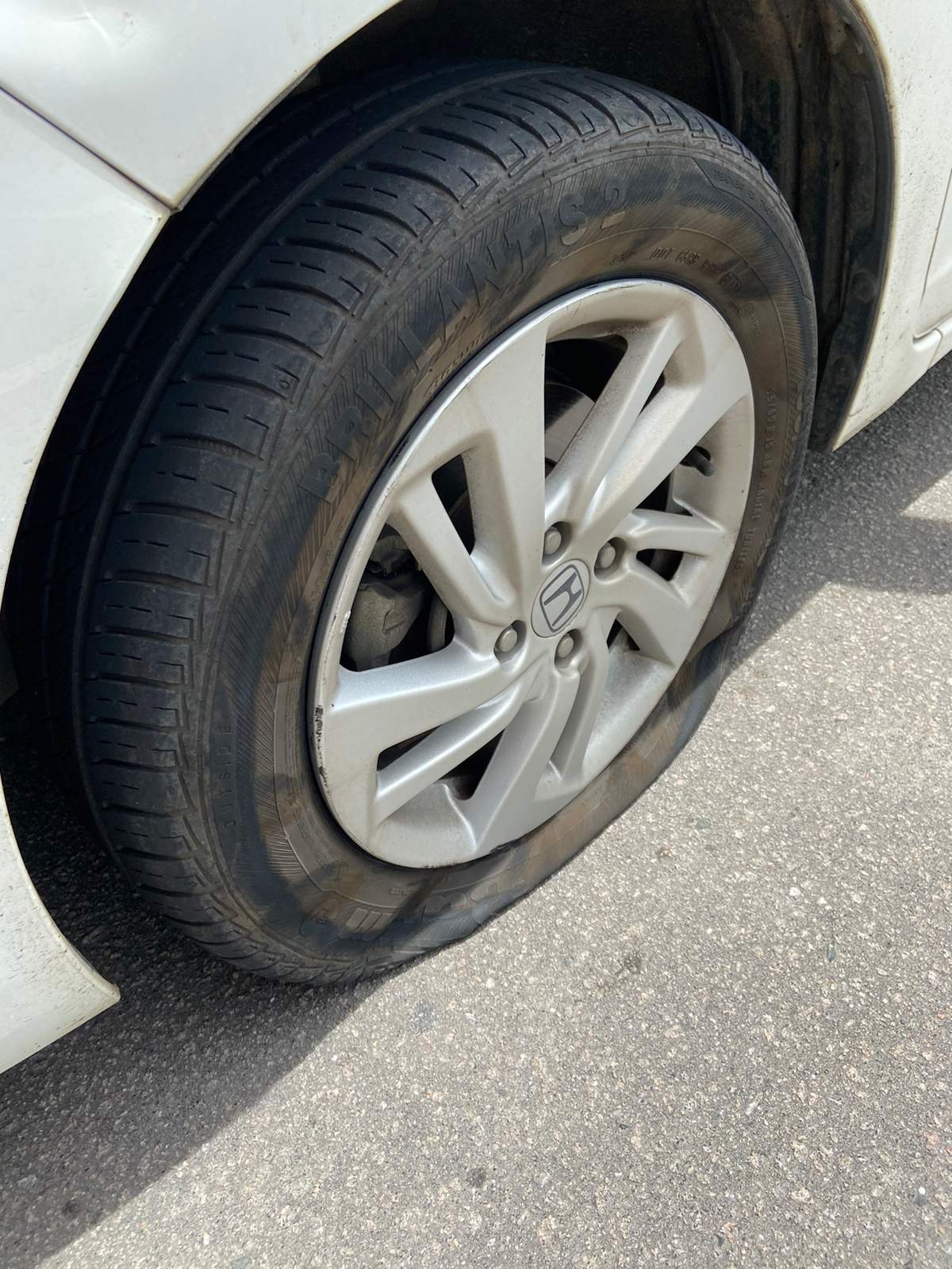 Motoristas têm prejuízo com pneus furados em buracos nas vias da