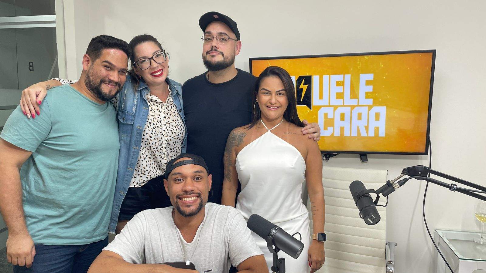 AQUELECARA NO AR