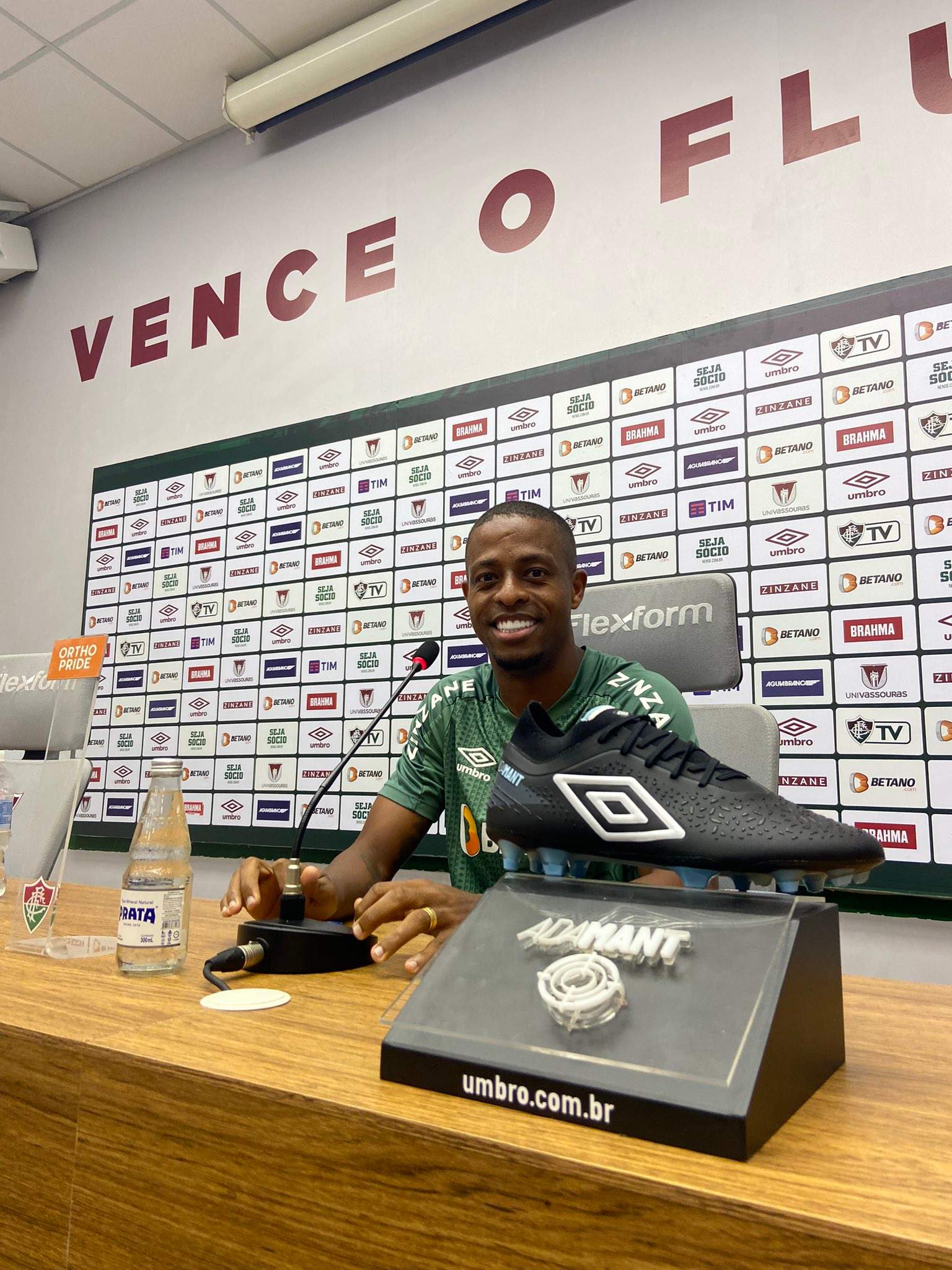 Fluminense Apresenta Keno E Lima, E Renova Com Jhon Arias Até Agosto De ...