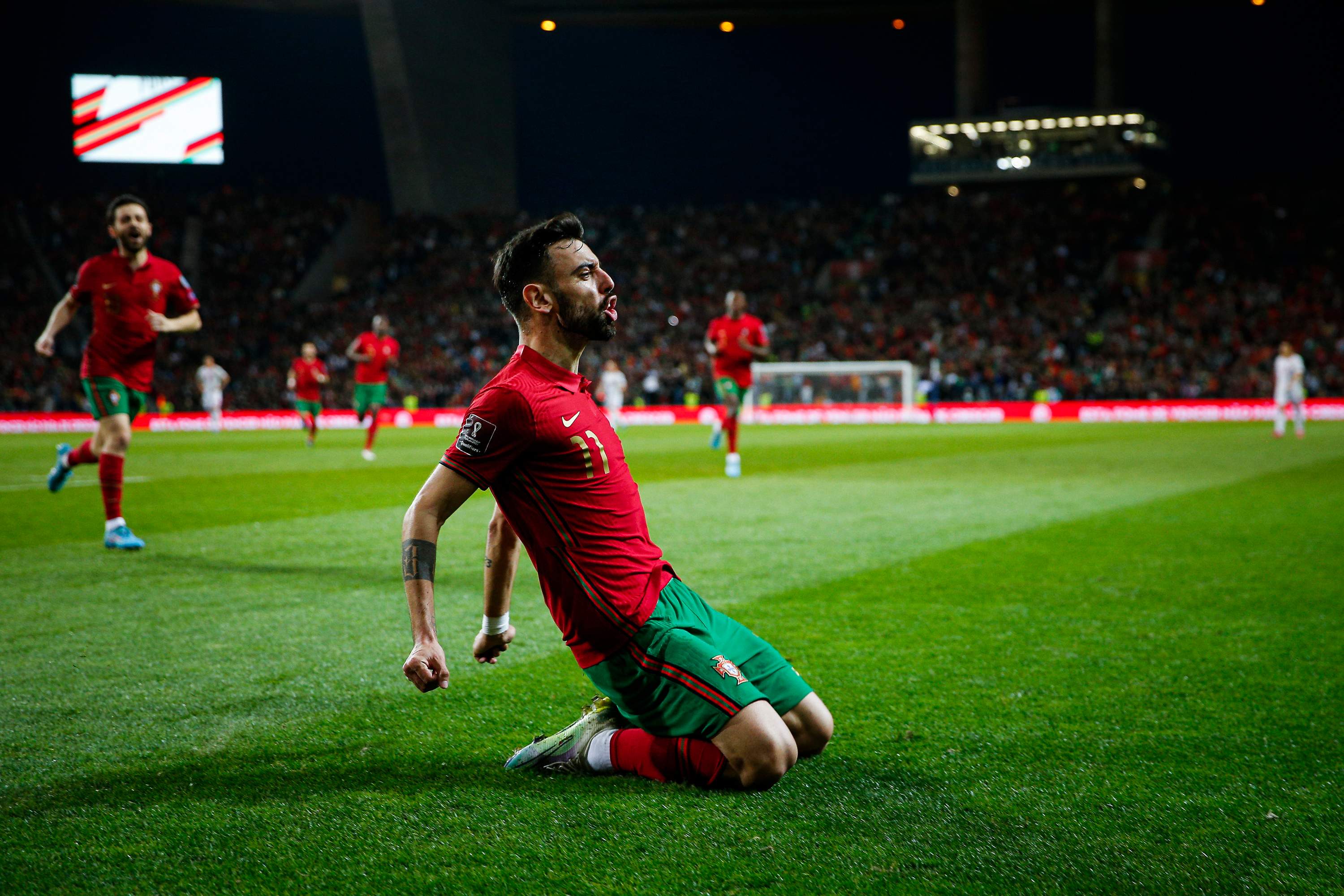 Bruno Fernandes decide, Portugal bate Uruguai e vai às oitavas da Copa