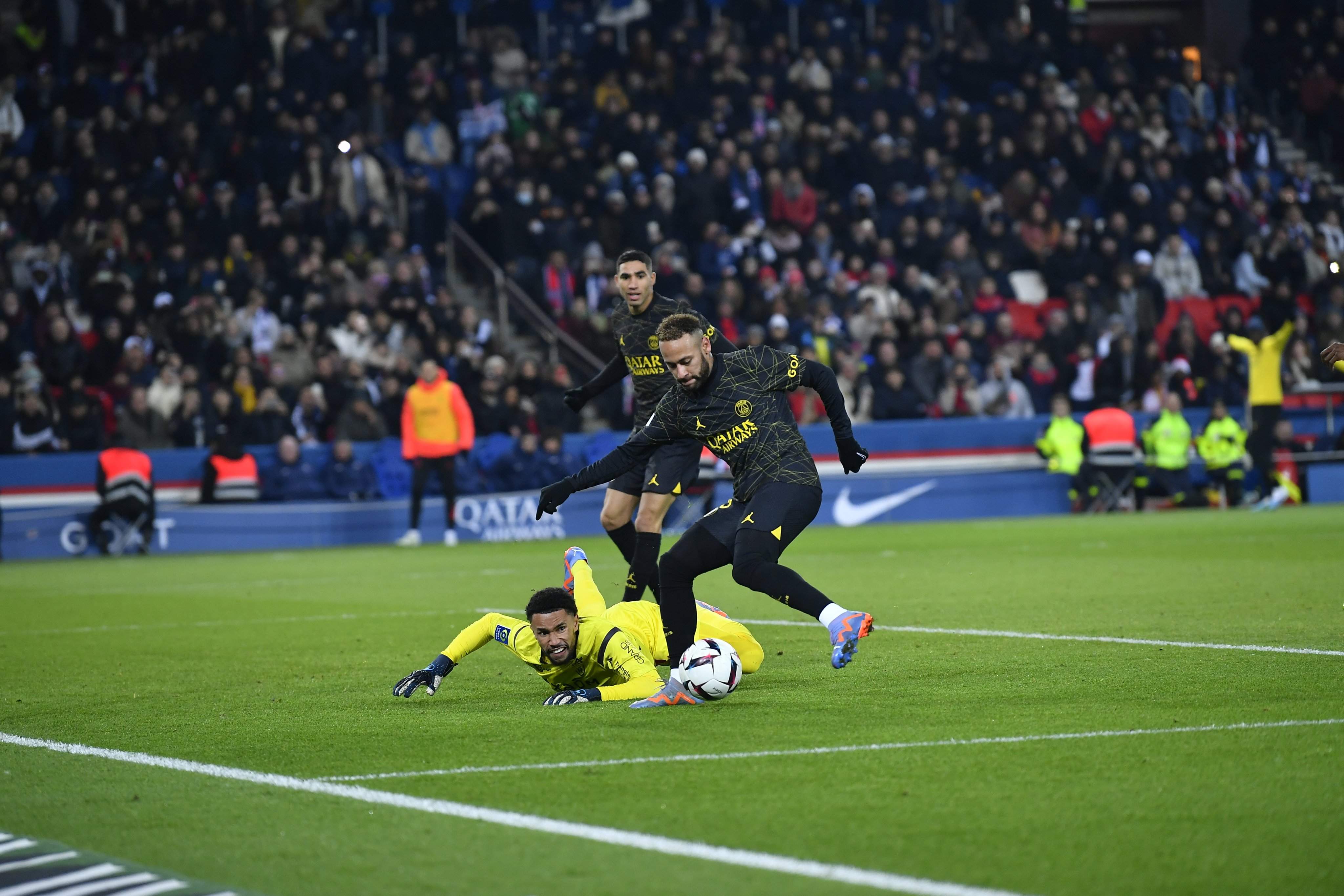 Sem Messi, PSG sofre com expulsão de Sergio Ramos e fica no empate o Reims