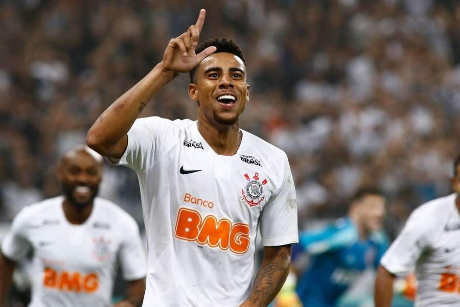 Gustavo recebe sondagens de clube da Itália e pode deixar o Corinthians