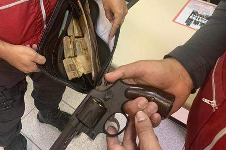 Homem é preso após roubar R$ 49 mil em saidinha de banco