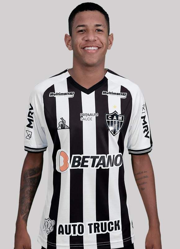 Time de Savinho, ex-Galo, faz 4 a 2 no Barcelona e vira líder do Espanhol