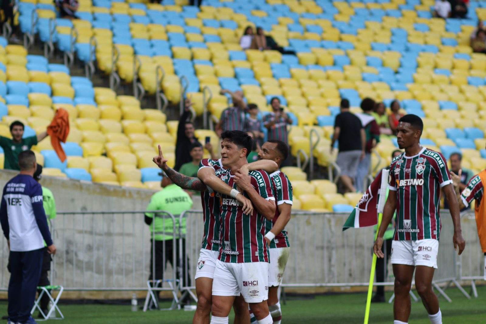 Fluminense vence Inter em primeiro jogo após anúncio de Diniz na Seleção;  técnico é vaiado