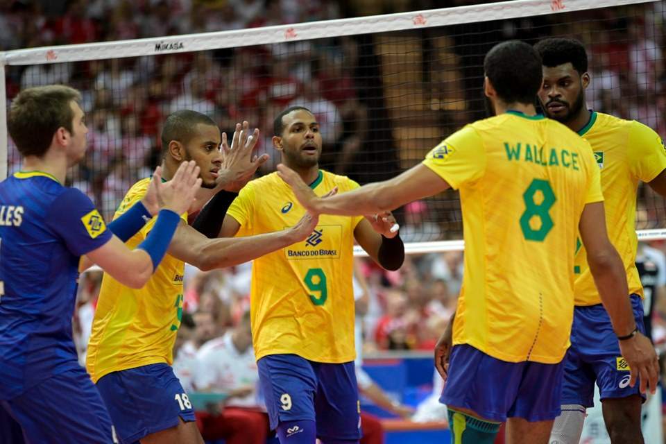 Brasil derrota a Rússia no vôlei masculino e é a única ...