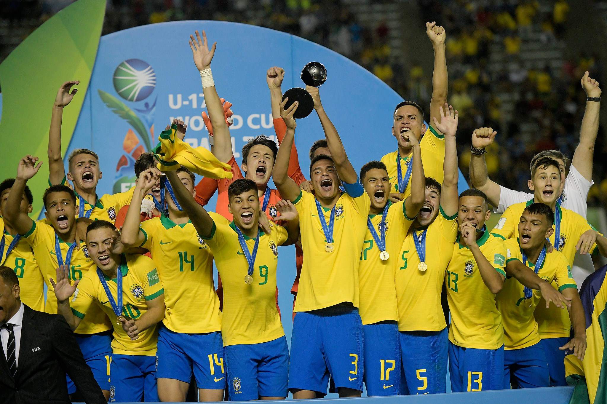 Сколько раз бразилия становилась. Сборная Бразилии. Сборная Бразилии по футболу. Команда сборной Бразилии. Бразилия ЧМ 2002.
