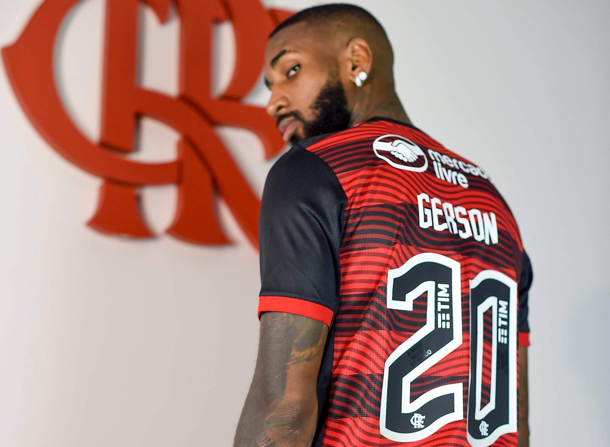 Retorno de Gerson é oficializado pelo Flamengo: 'Vamos juntos mais uma vez