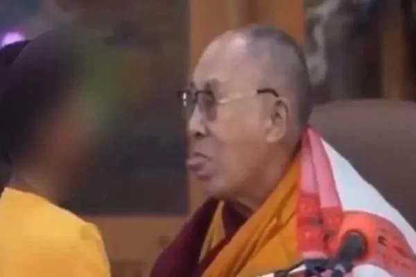 Vídeo de Dalai Lama beijando menino na boca viraliza e líder espiritual ...