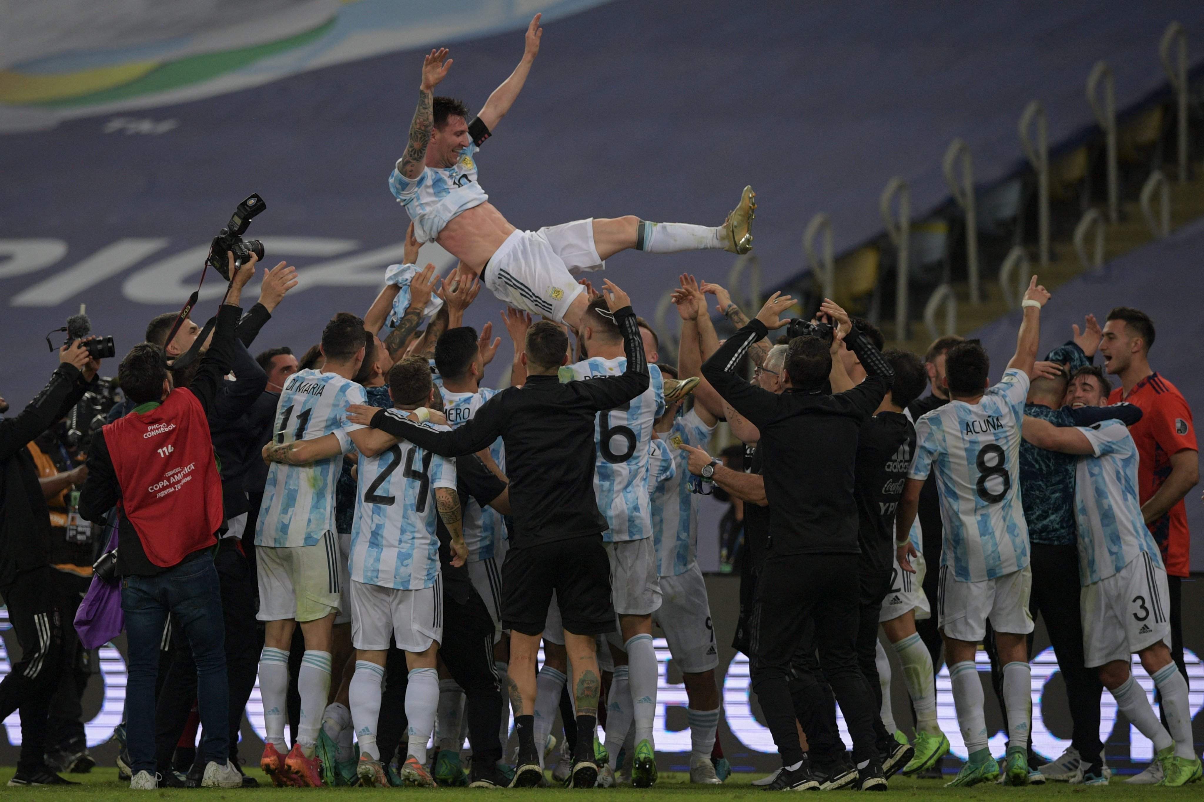 Argentina conquista o tricampeonato mundial e consagra Lionel Messi