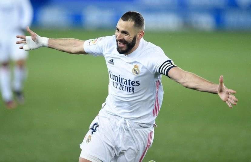 Benzema conquista o prêmio de melhor jogador da Europa na