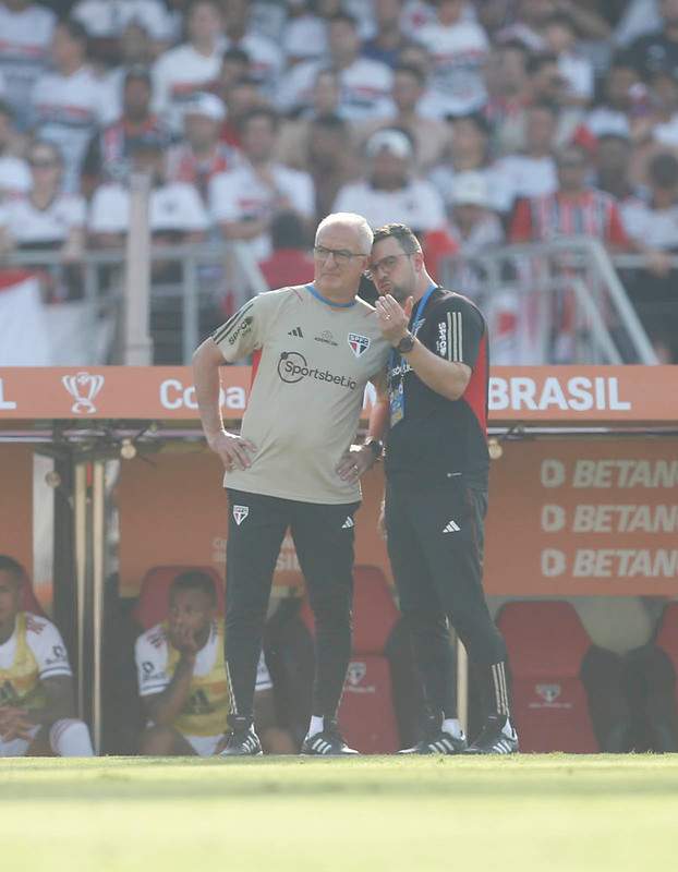 Campeão do Flamengo está com dias contados e peita Sampaoli