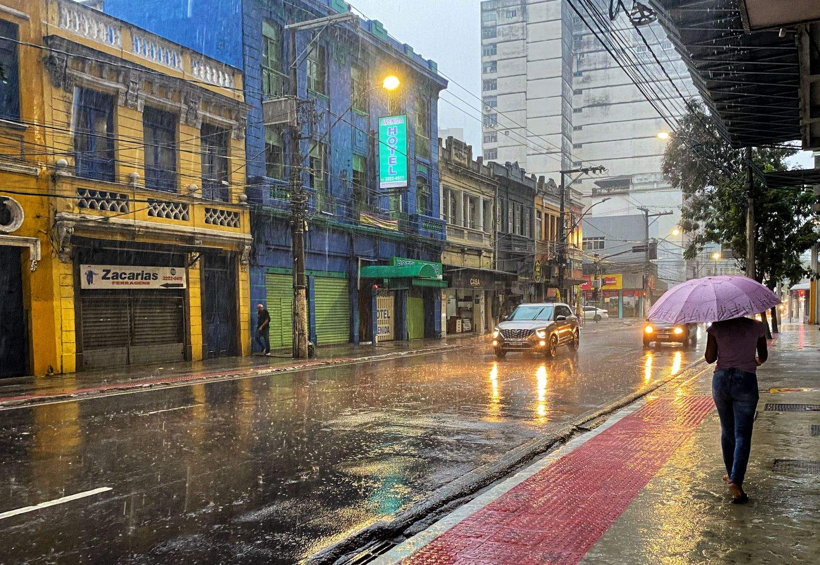 ES tem dois alertas de chuvas intensas e ventos de até 100 km h