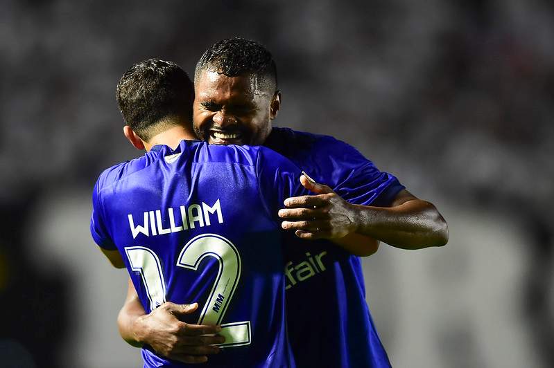 Cruzeiro vence o Santos com gols de Wesley e vira líder do Brasileirão