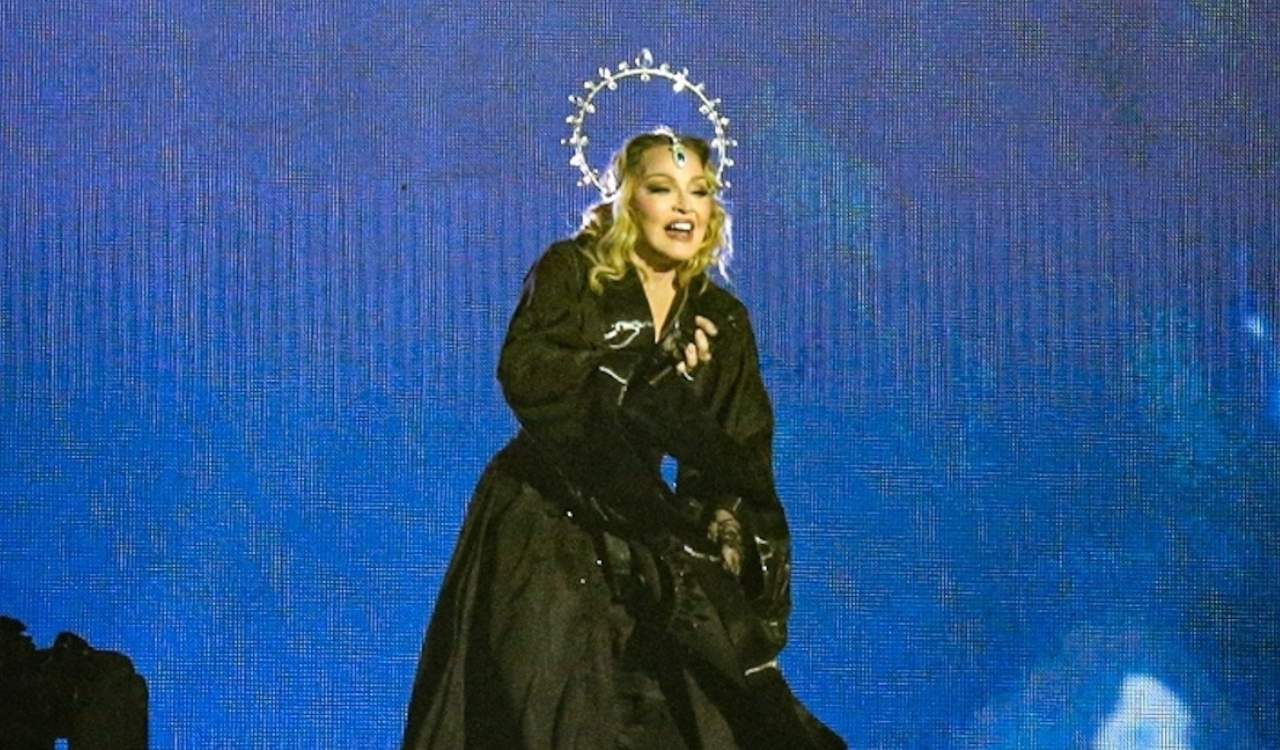 Madonna é processada por fã que se disse 'forçado' a assistir cenas sexuais em show