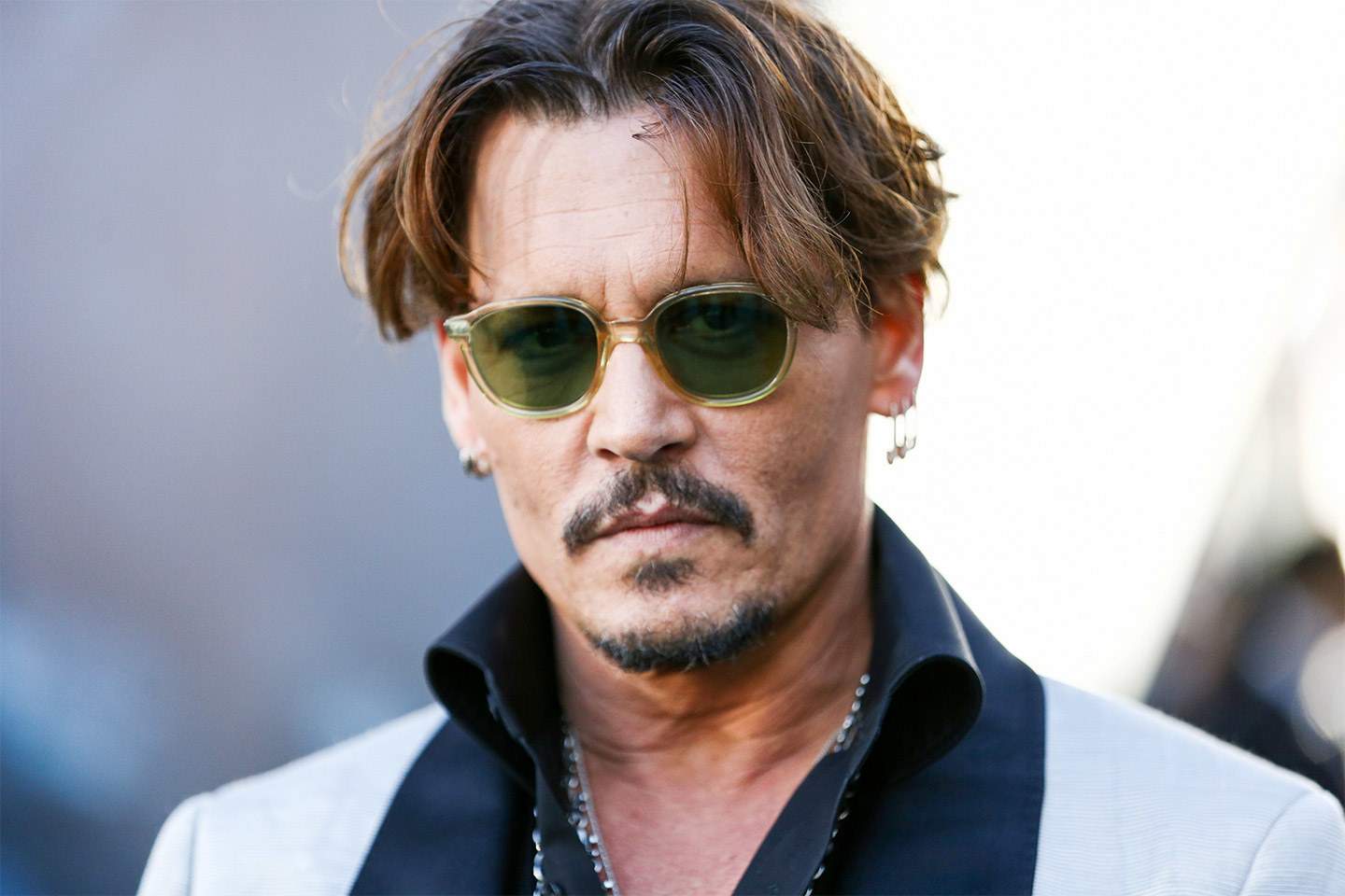 Defesa de Amber Heard lê mensagens violentas de Johnny Depp