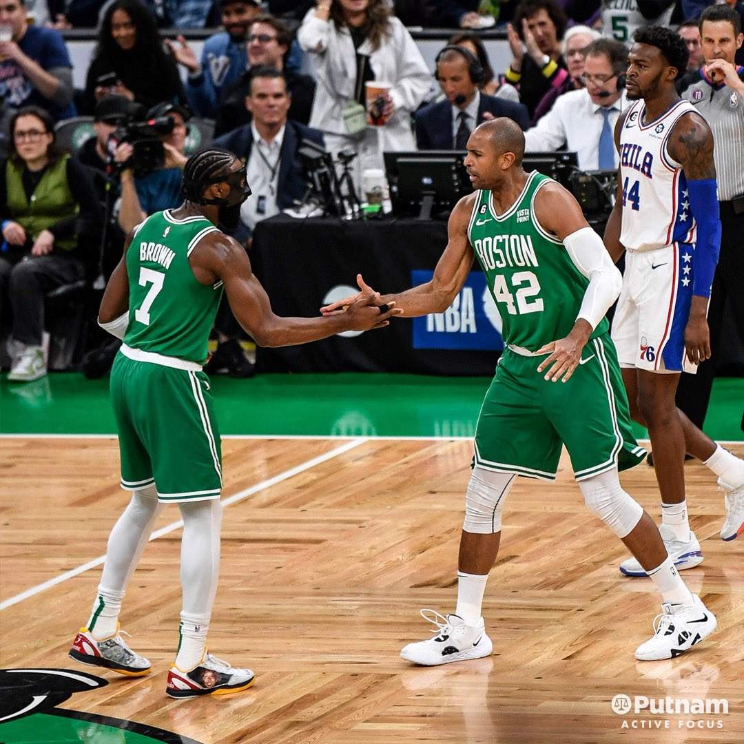 Boston Celtics arrasam 76ers na 'estreia' de Embiid como MVP da