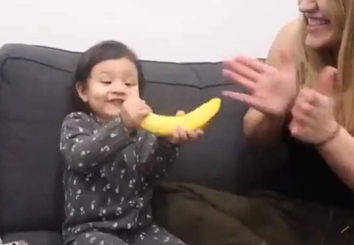 VÍdeo Pai Presenteia Filha Com Banana E Reação Da Criança Viraliza Nas Redes Sociais 3178