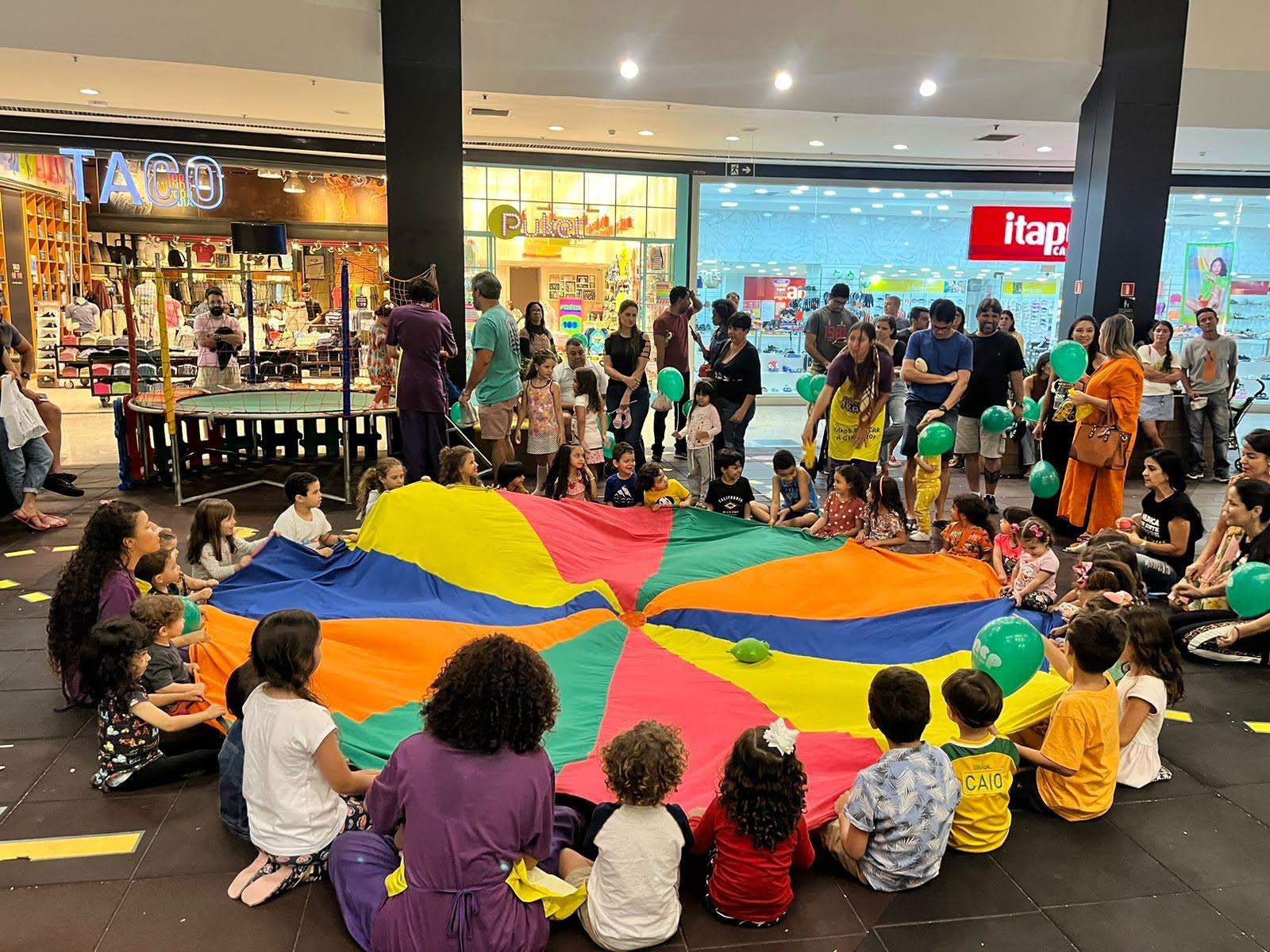 Fundo Montanha Russa Divertido Jogo De Playground Foto E Imagem