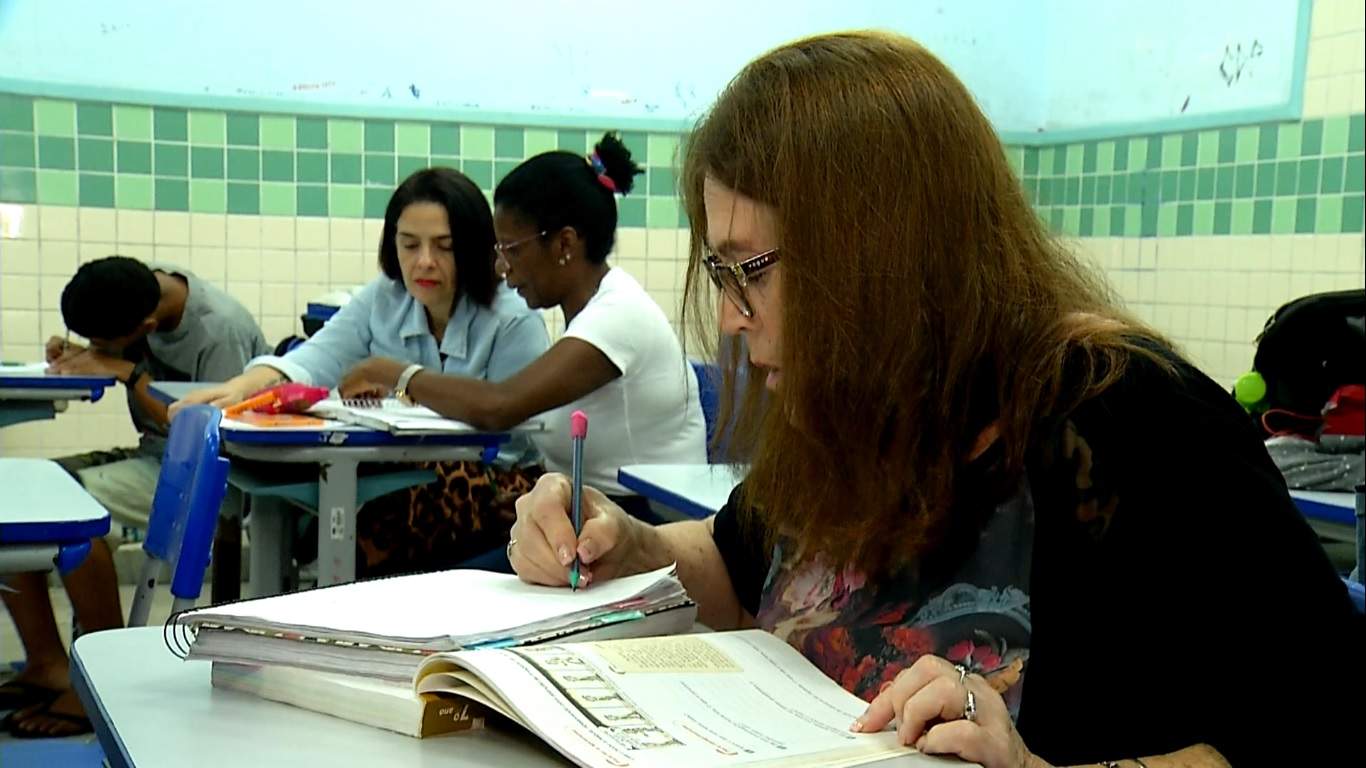 Idosa Supera Obstáculos E Realiza Sonho De Voltar A Estudar