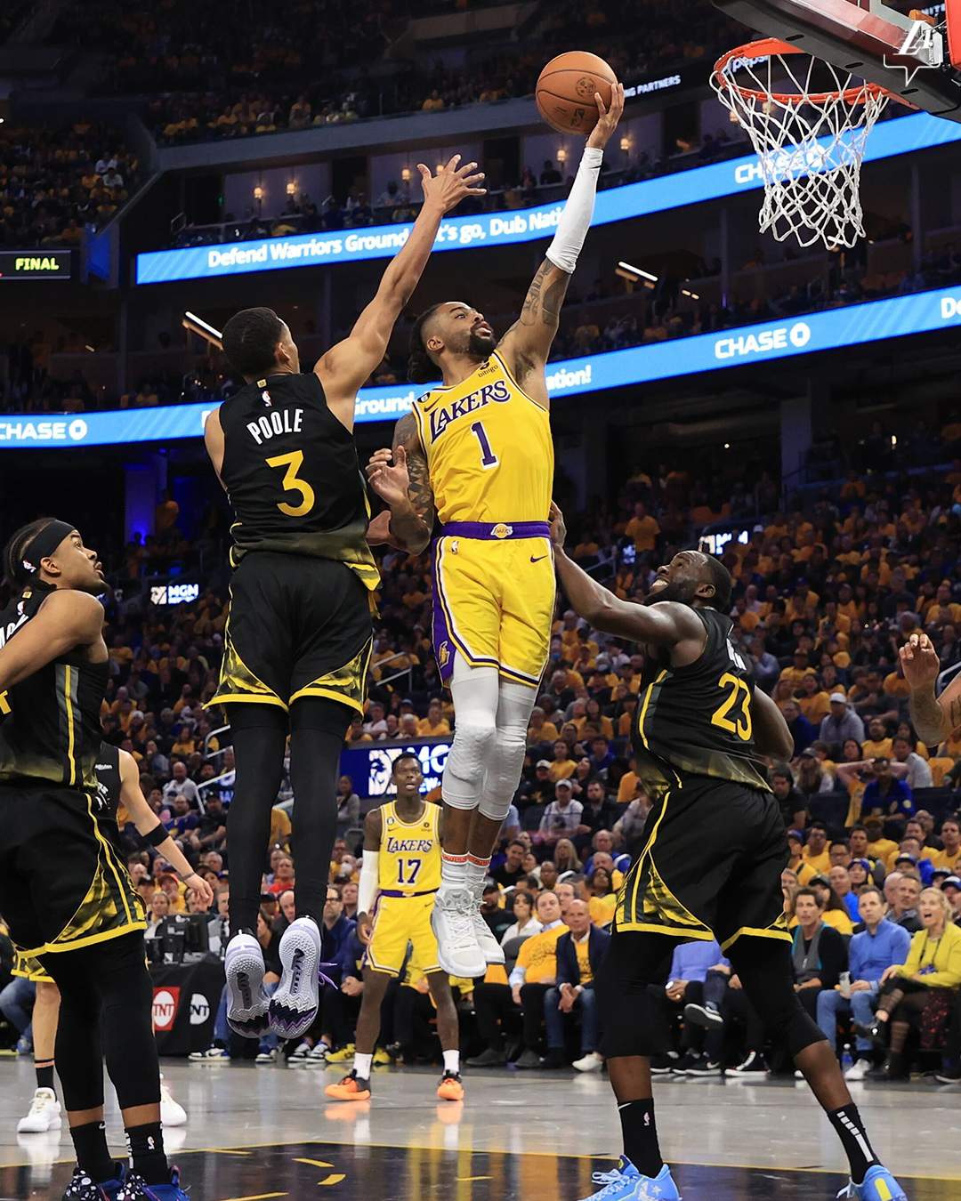 Clássico intenso entre Lakers e Warriors termina em vitória para LA