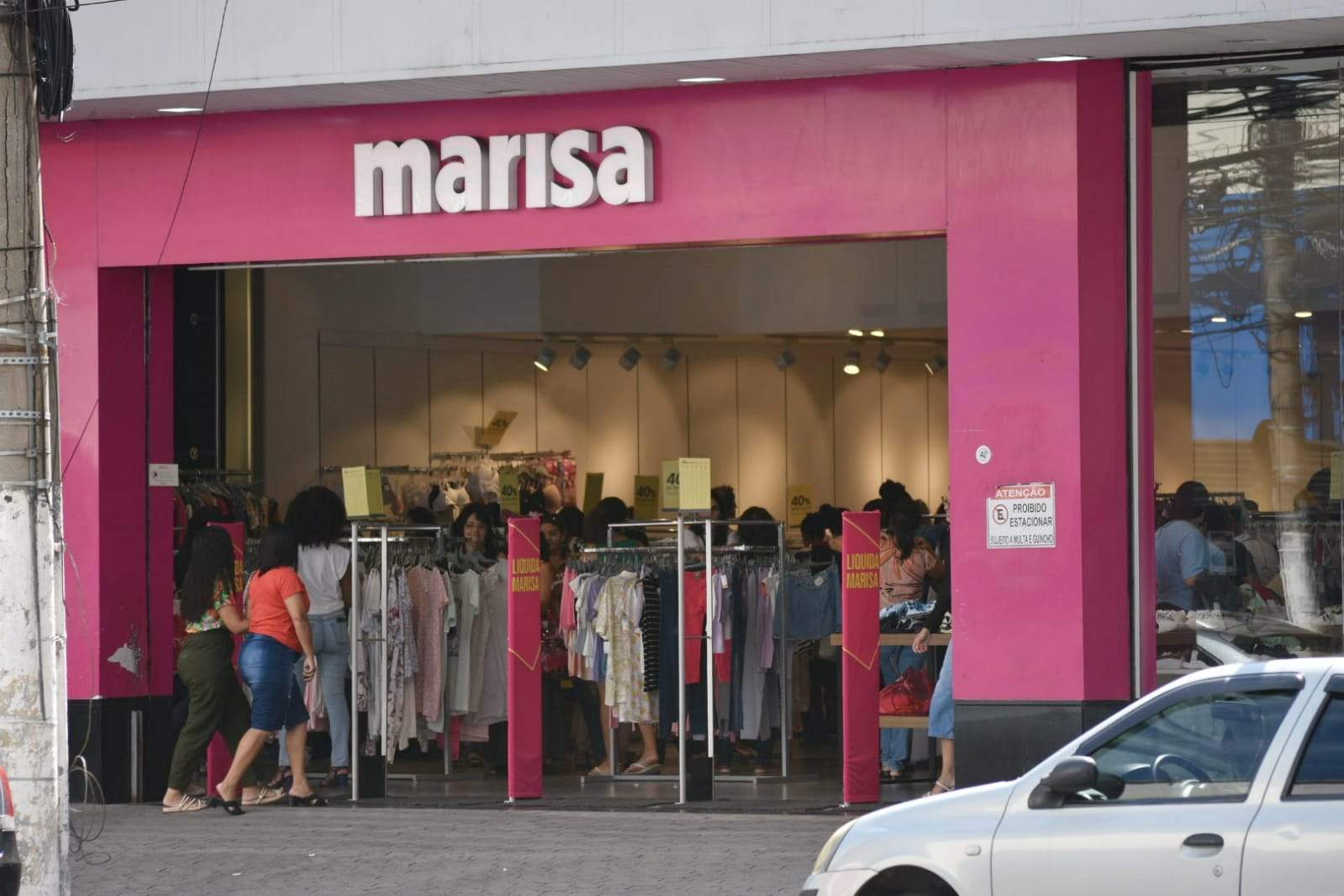 Lojas da Forever 21 no Brasil queimam estoque e devem fechar até