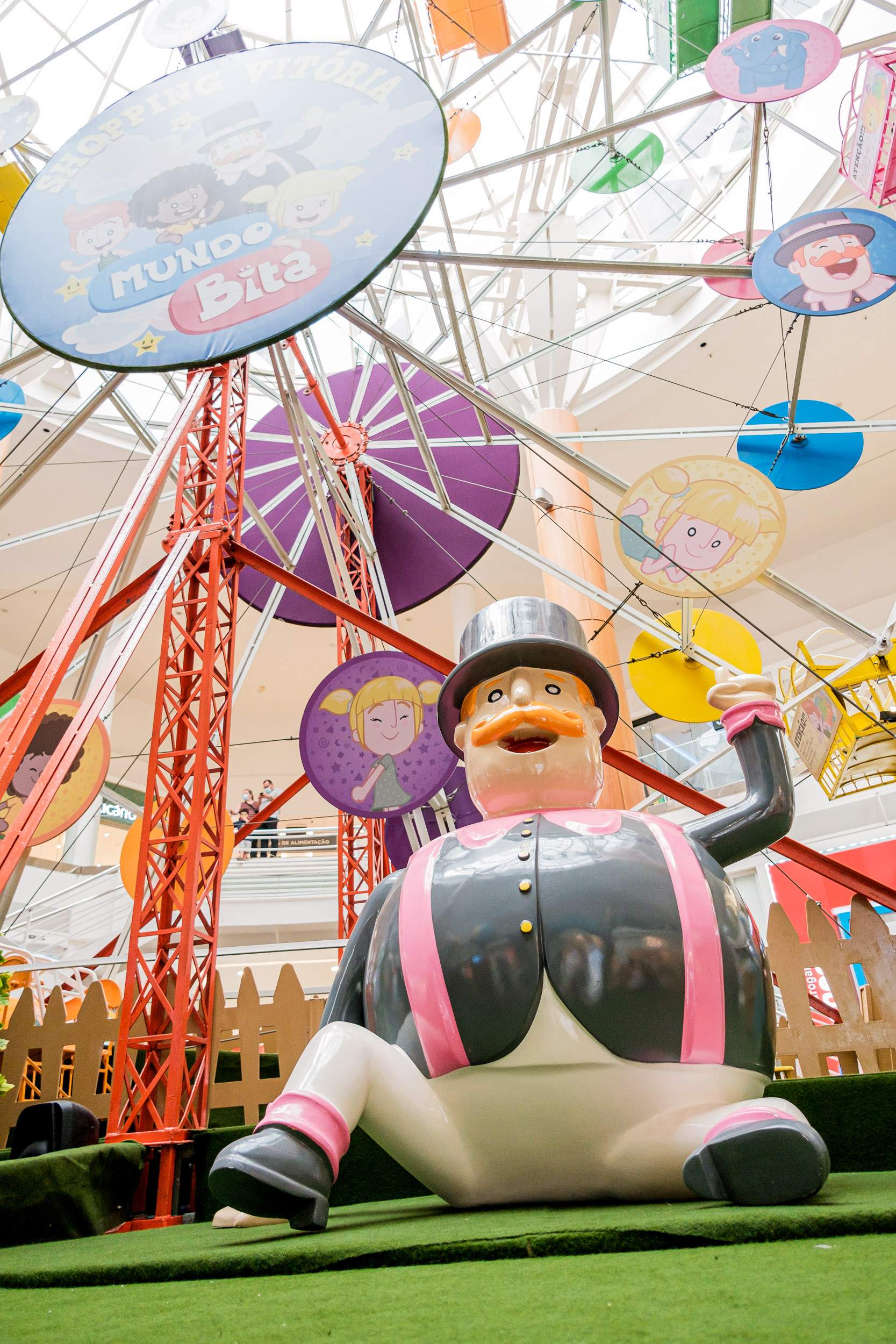 Maior roda-gigante indoor alegra Dia das Crianças no Shopping Vitória