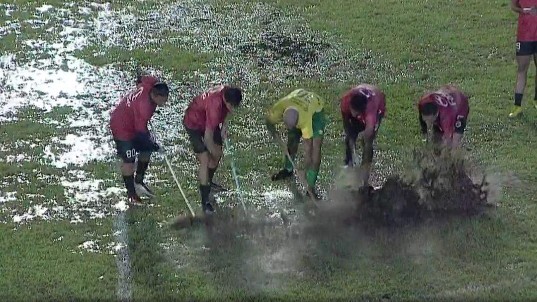 Com rodo, Deyverson protagoniza momento inusitado em duelo da Copa do Brasil;  assista - Rádio Itatiaia