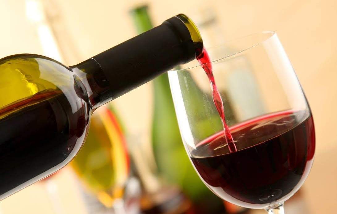 Expovinhos reúne 1.400 etiquetas de vino de 16 países en Vitória