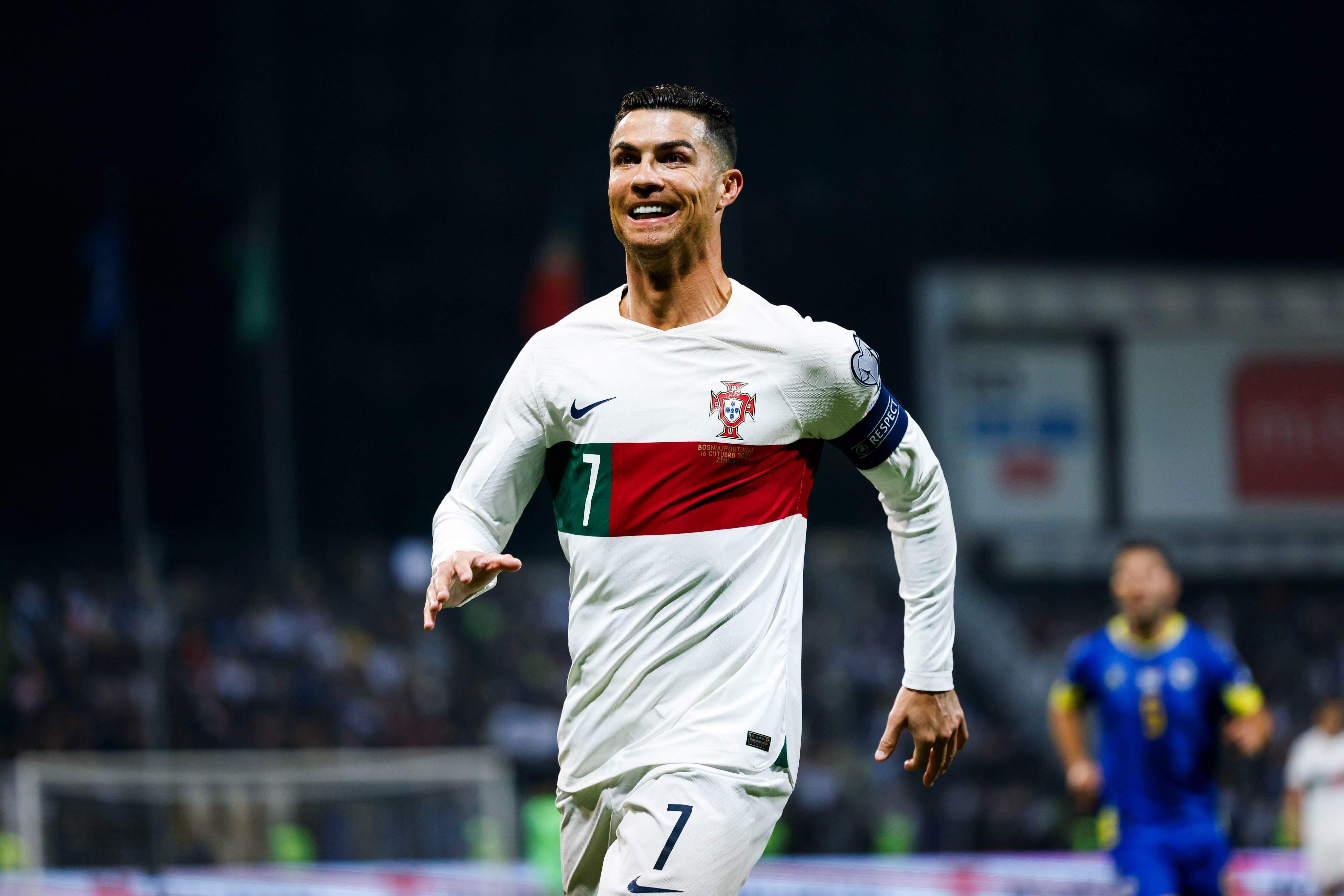 Após vaga na Eurocopa, Cristiano Ronaldo quer chegar ao milésimo