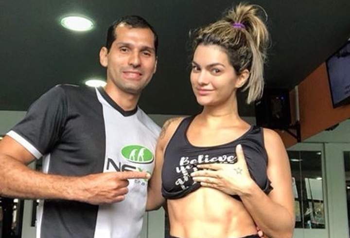 Kelly Key e personal trainer são tipo gêmeas! Olha isso