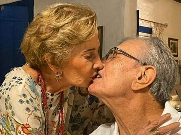 Glória Menezes e Tarcísio Meira aparecem aos beijos em ...