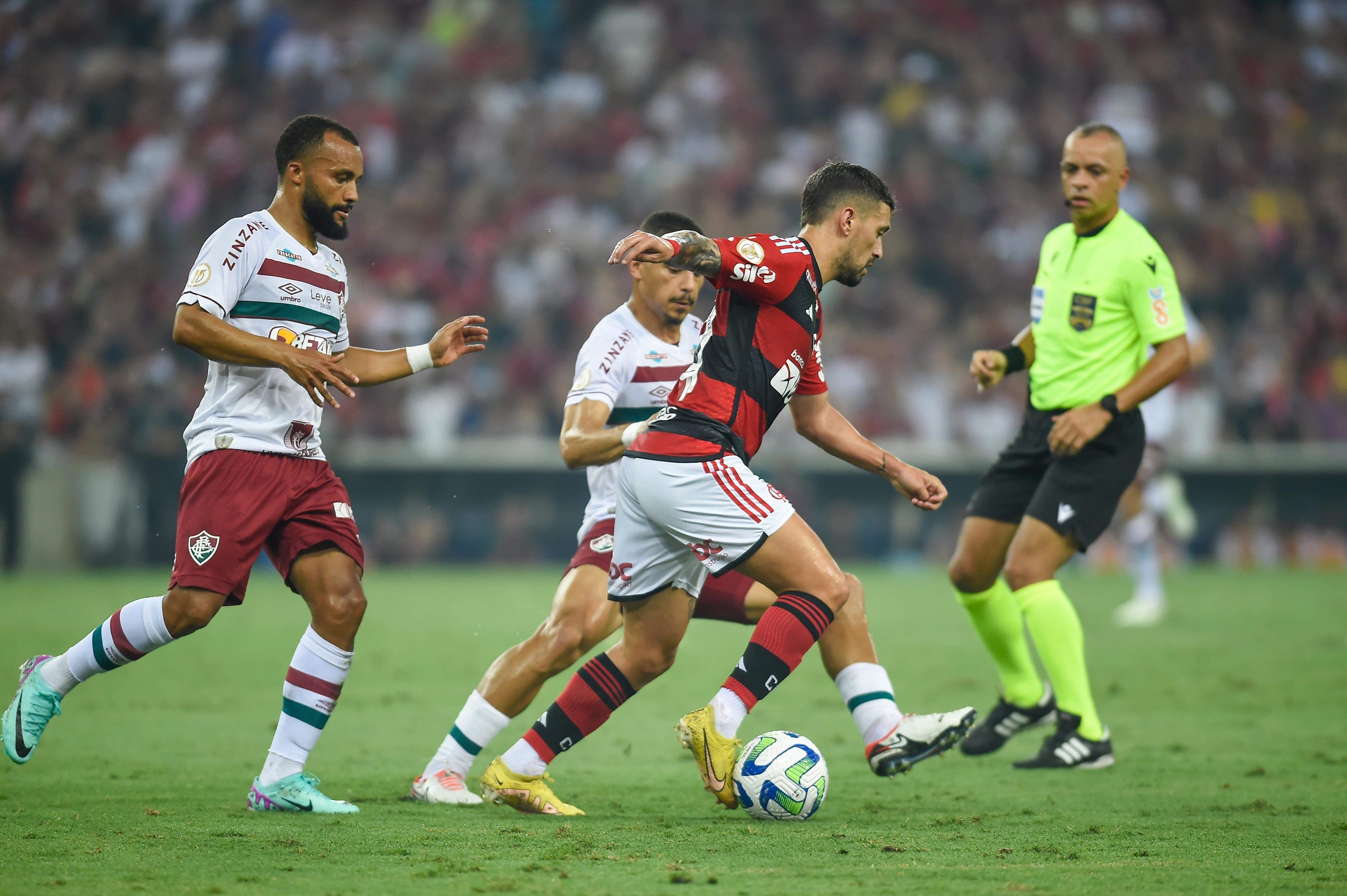 Flamengo cede empate ao Fluminense e desperdiça oportunidade de